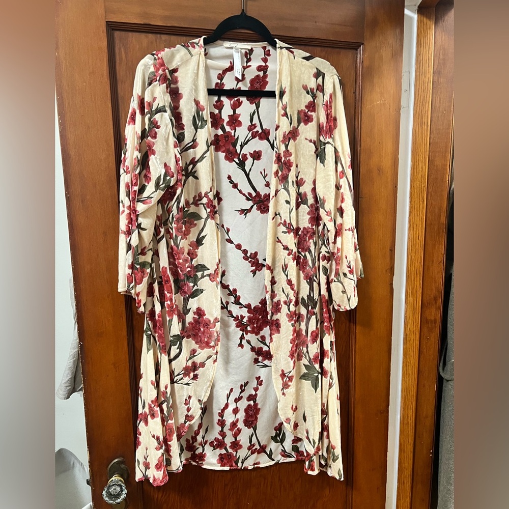 Beautiful Anthropologie Velvet Floral Kimono Cardigan